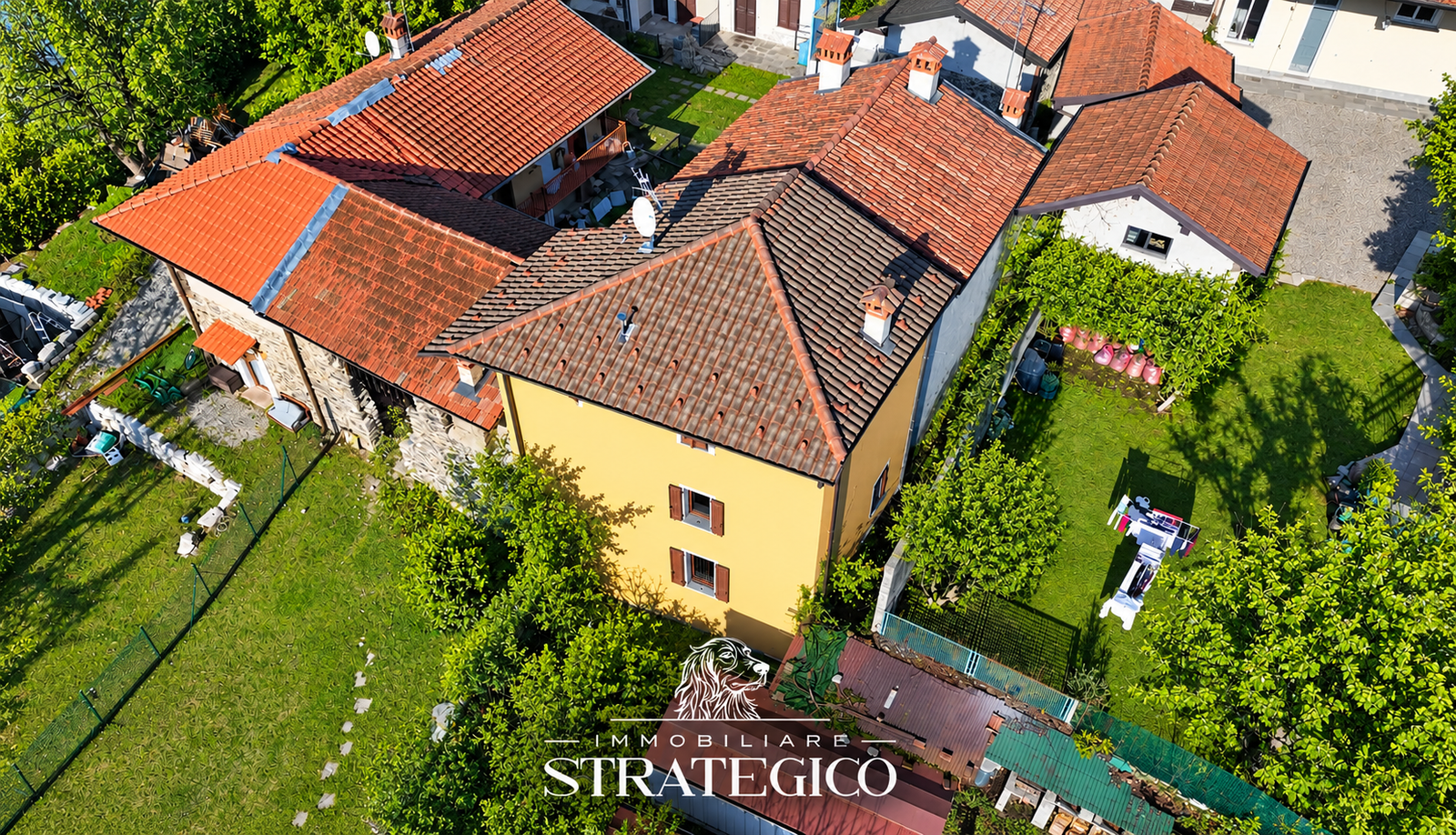 Brovello-Carpugnino: casa con giardino e balcone in Via Fontana