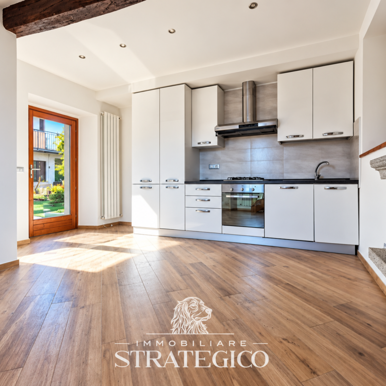 Brovello-Carpugnino: casa con giardino e balcone in Via Fontana