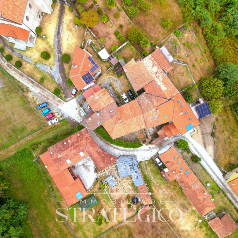 Meina — Trilocale da ristrutturare con giardino a Ghevio