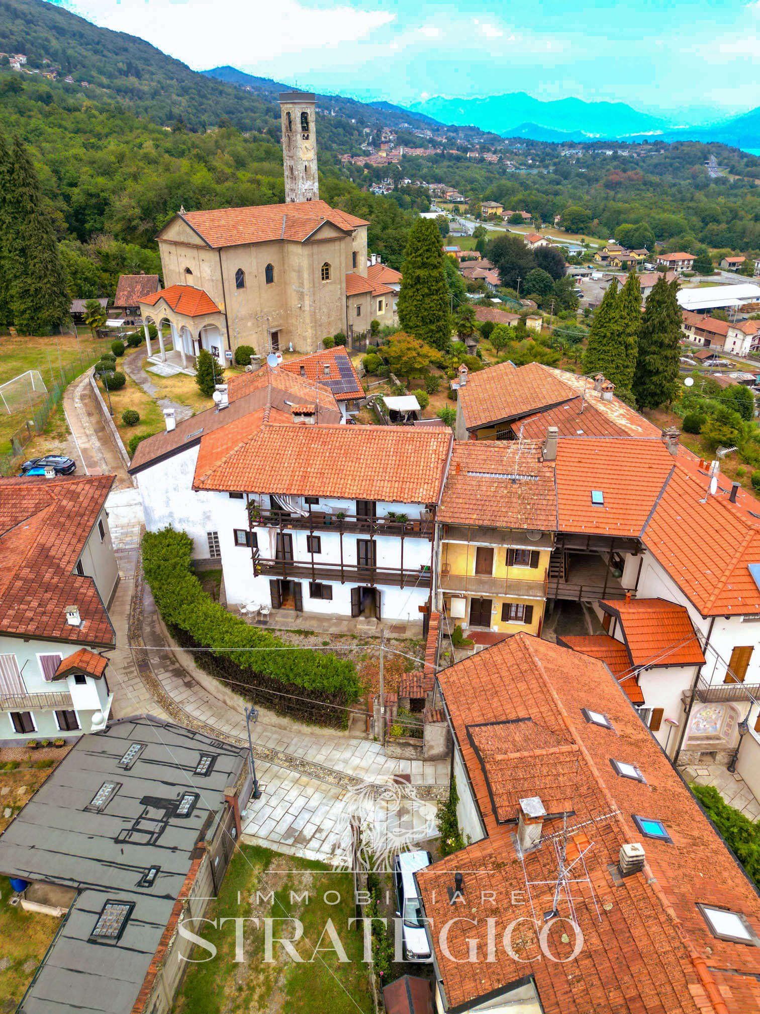 Meina — Trilocale da ristrutturare con giardino a Ghevio