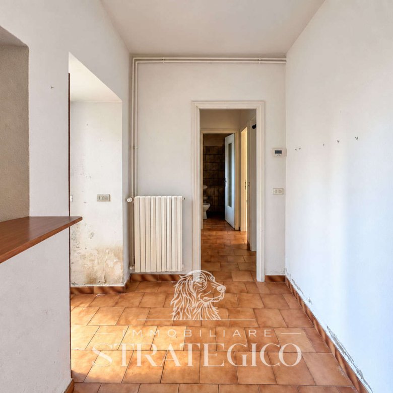 Meina — Trilocale da ristrutturare con giardino a Ghevio