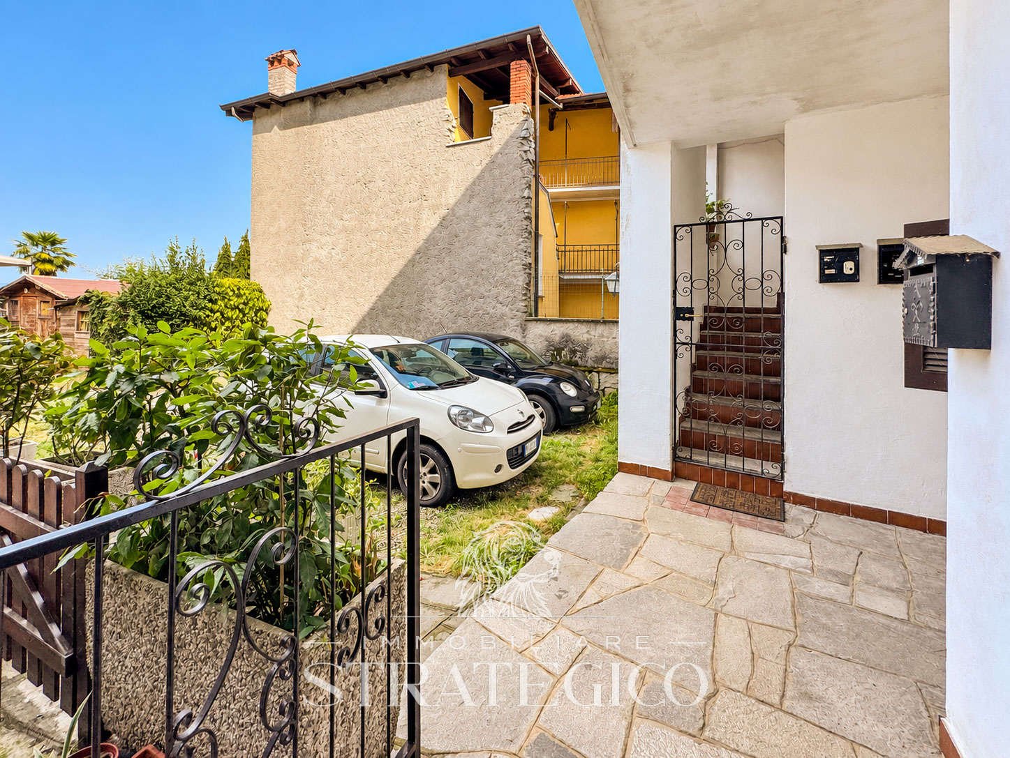 Meina — Trilocale da ristrutturare con giardino a Ghevio