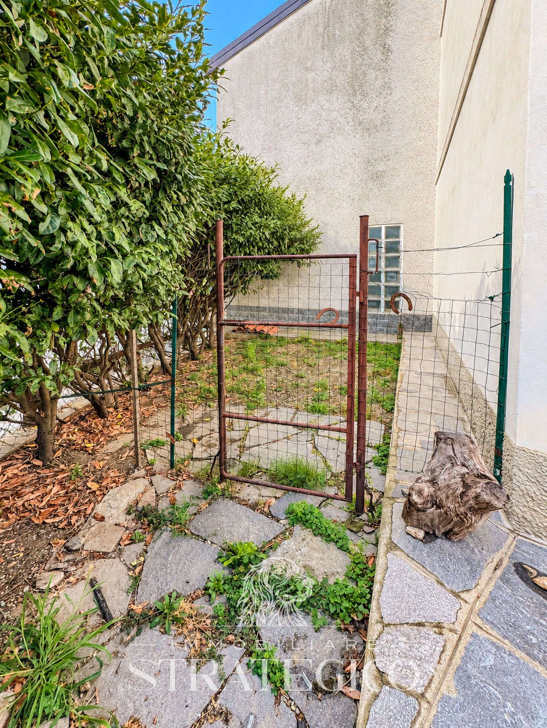 Meina — Trilocale da ristrutturare con giardino a Ghevio