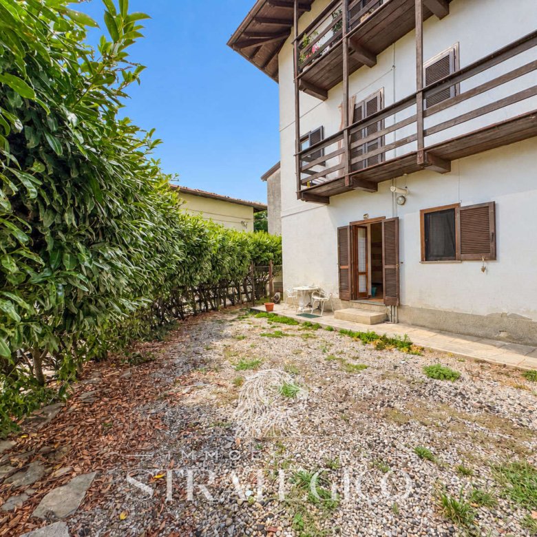 Meina — Trilocale da ristrutturare con giardino a Ghevio