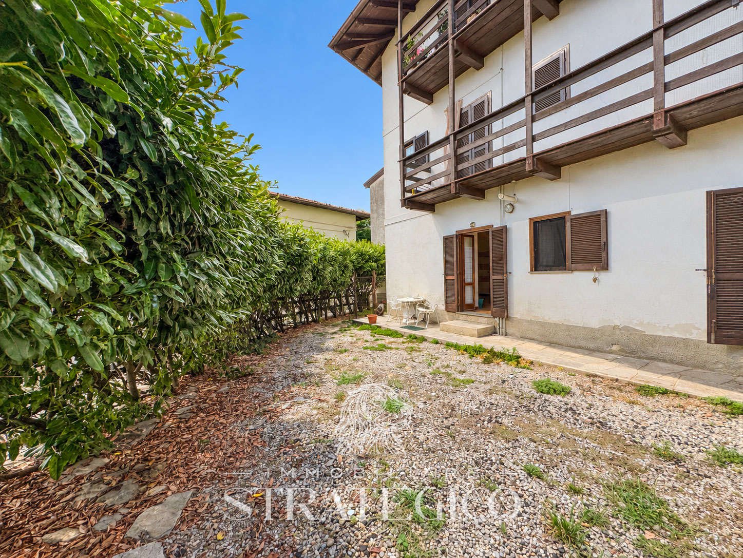 Meina — Trilocale da ristrutturare con giardino a Ghevio