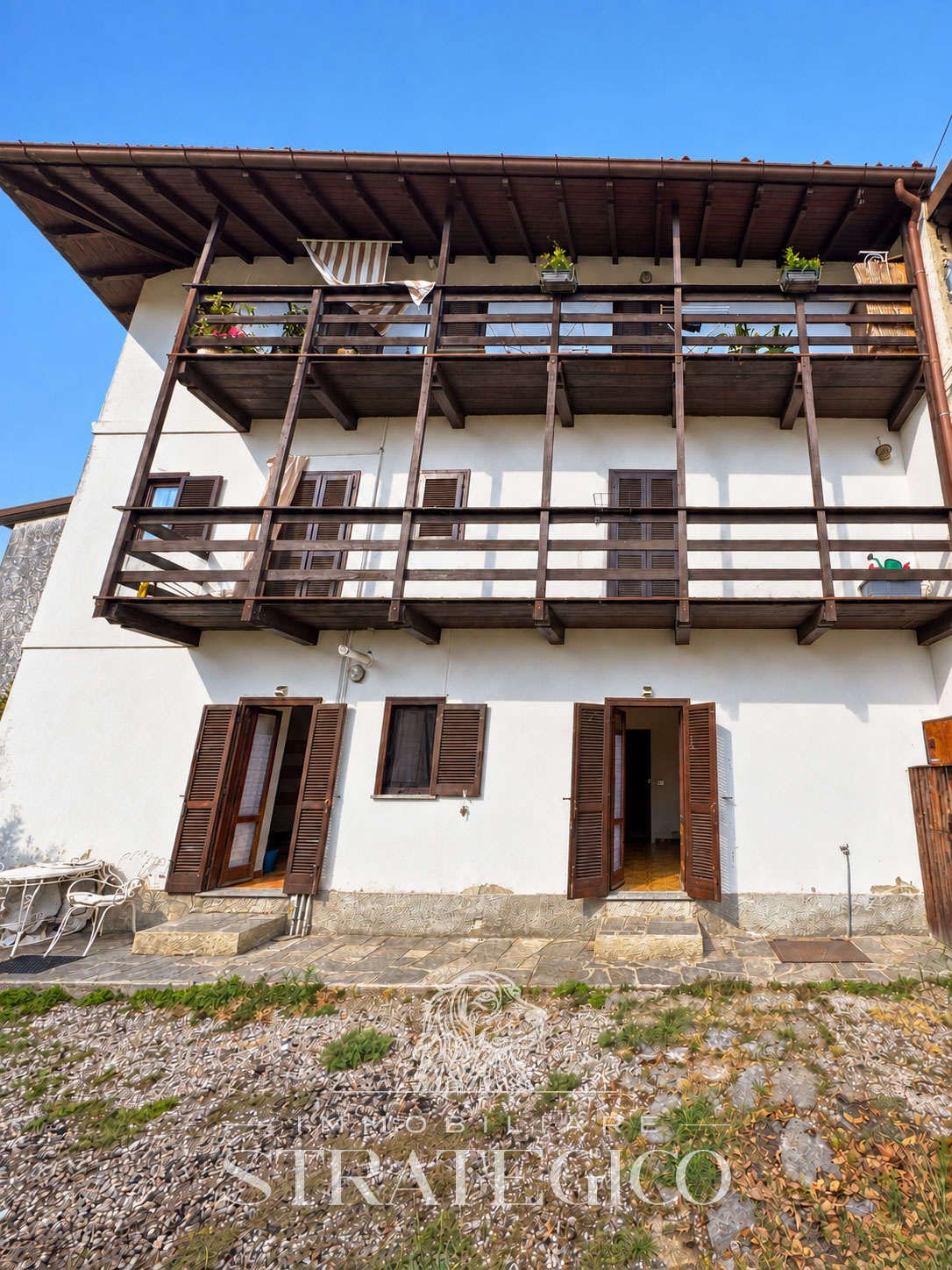 Meina — Trilocale da ristrutturare con giardino a Ghevio