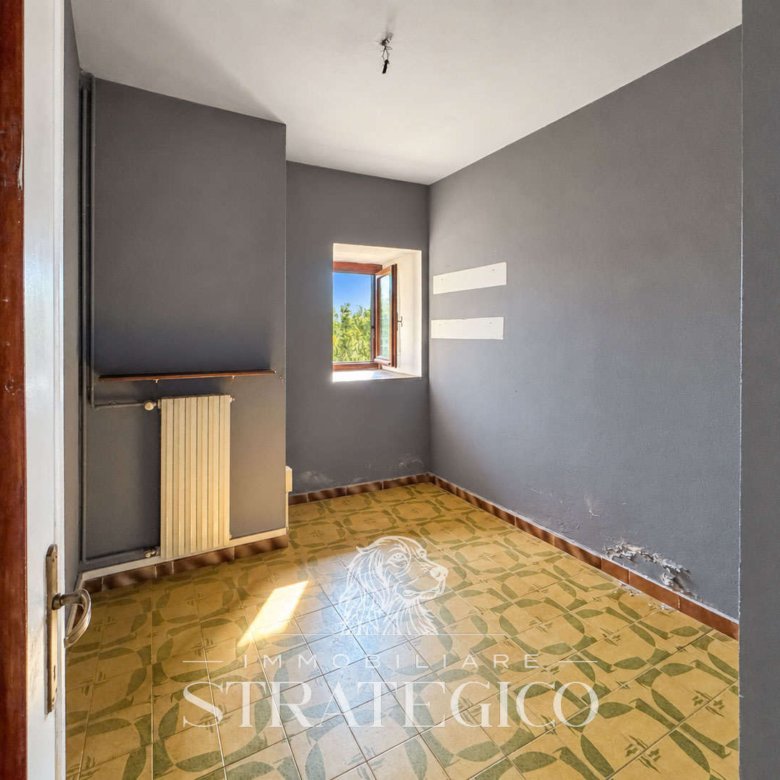 Meina — Trilocale da ristrutturare con giardino a Ghevio