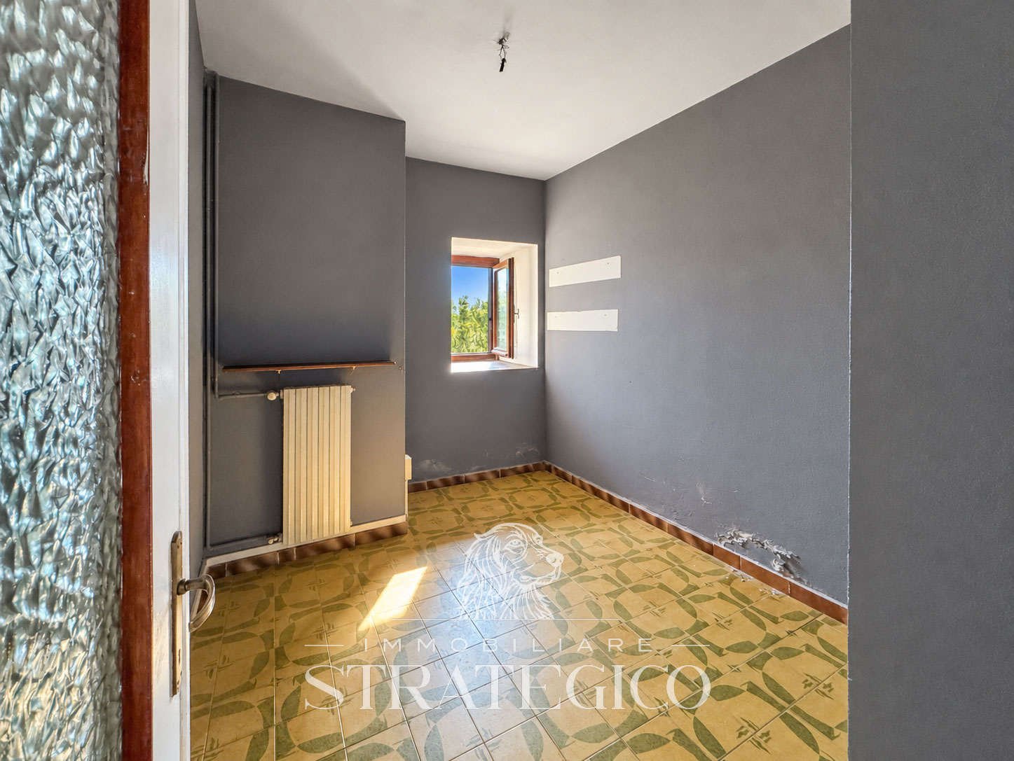 Meina — Trilocale da ristrutturare con giardino a Ghevio
