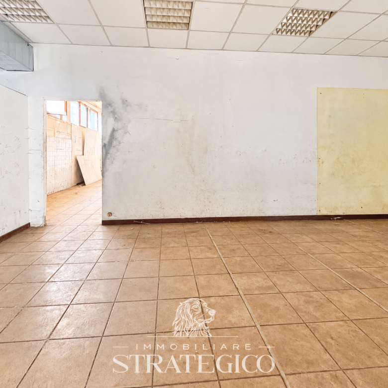 Verbania: locale commerciale con magazzino in Via per Possaccio