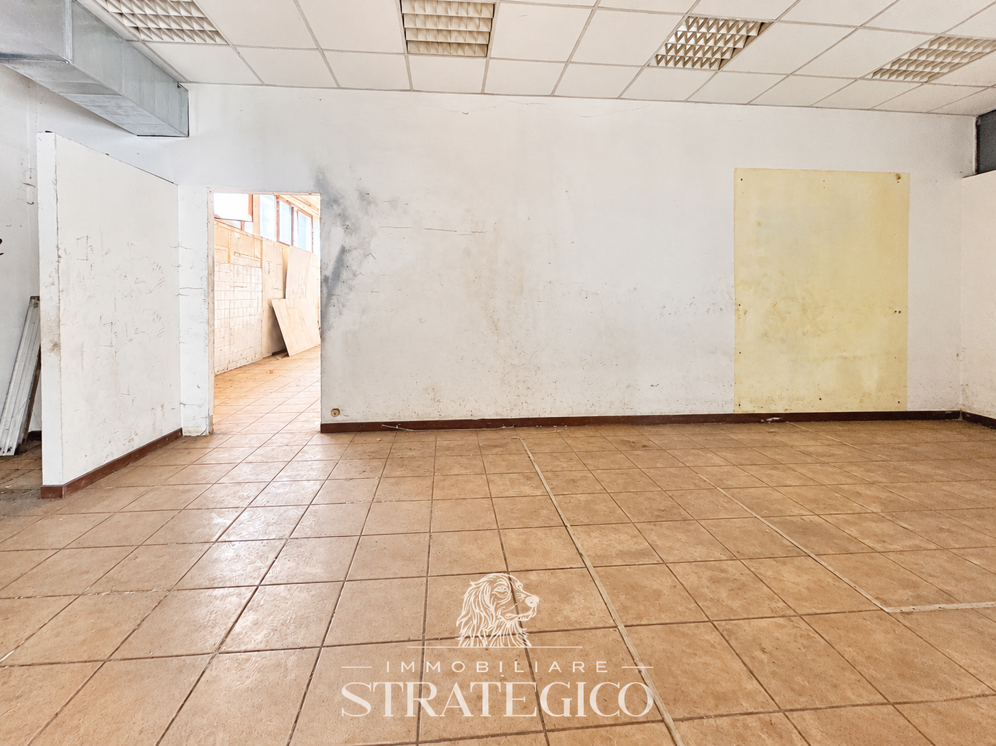 Verbania: locale commerciale con magazzino in Via per Possaccio