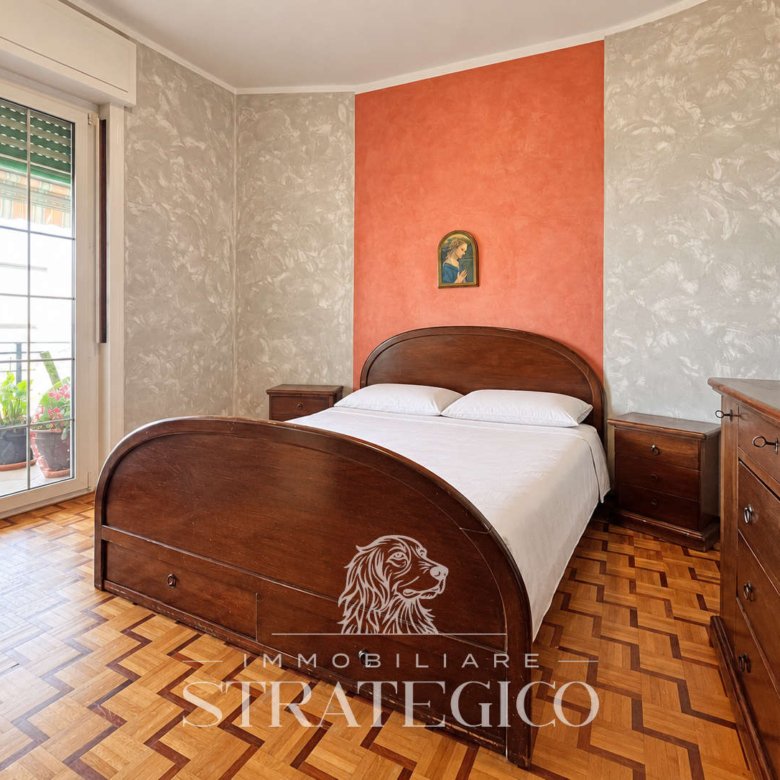 Camera matrimoniale con pavimento in parquet – Fosseno, Nebbiuno