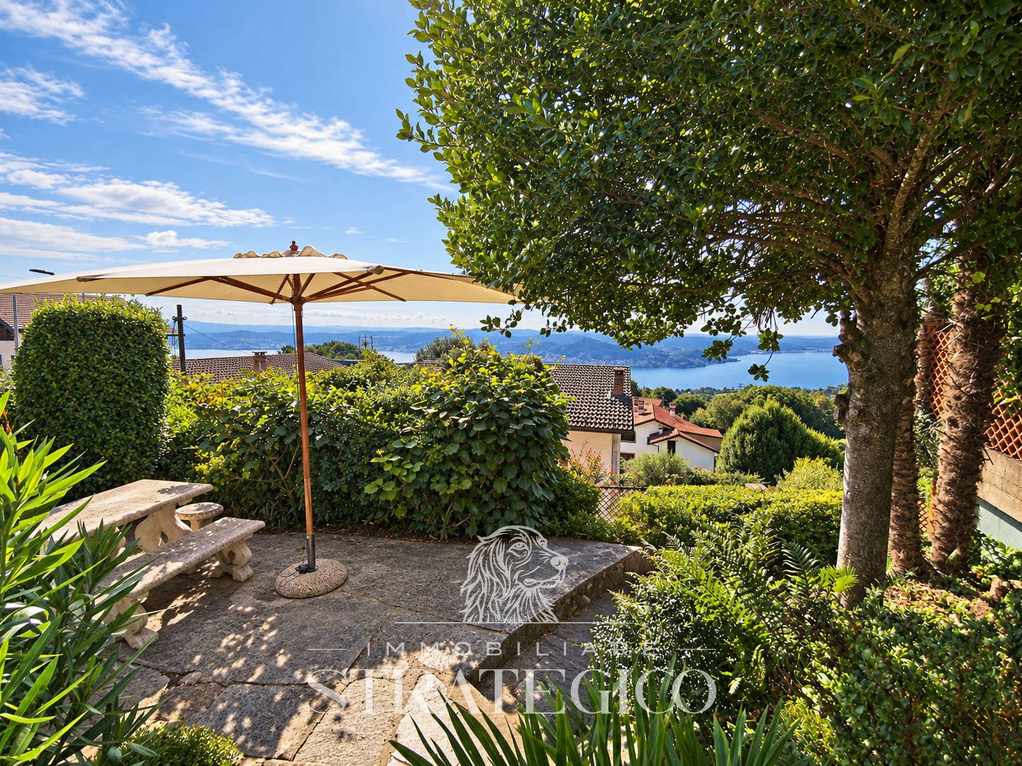 Patio del giardino con vista lago – Fosseno, Nebbiuno