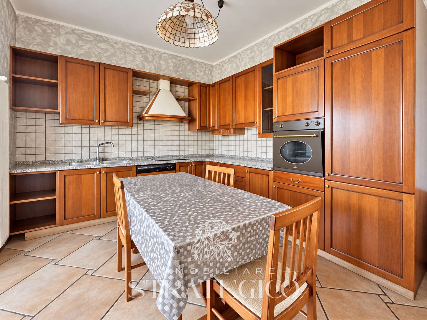 Cucina abitabile con tavolo – Fosseno, Nebbiuno