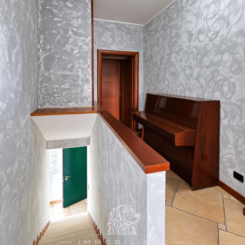 Ingresso e scala interna – Fosseno, Nebbiuno